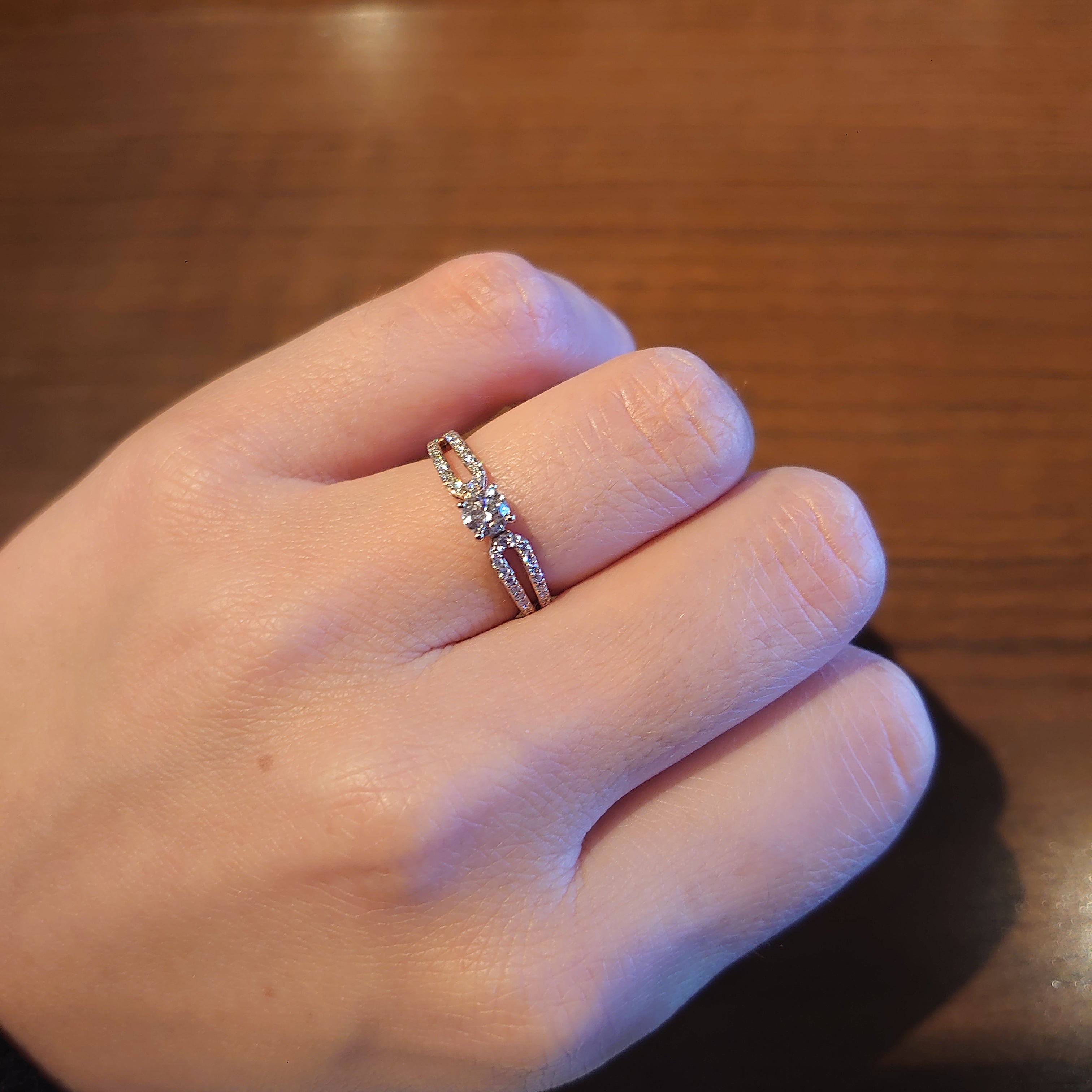 K18/Pt「中石0.2ct オーキッド」エンゲージリング｜【オレフィーチェ