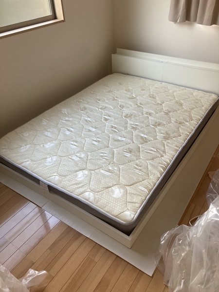 棚・USBコンセント付フロアベッド（すのこ床板）【Lonnie】ロニー