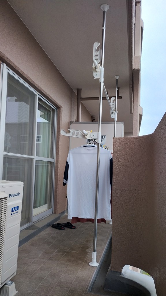 (ほぼ新品)コーナン　ステンベランダ多機能突っ張り物干し ステンベランダ多機能 突っ張り物干: 生活用品・キッチン用品