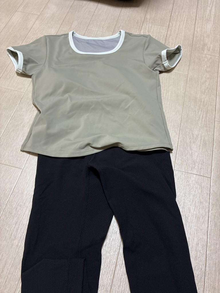 SUKALA】カップ付きスクープドネックTee＆レギンスセットアップ