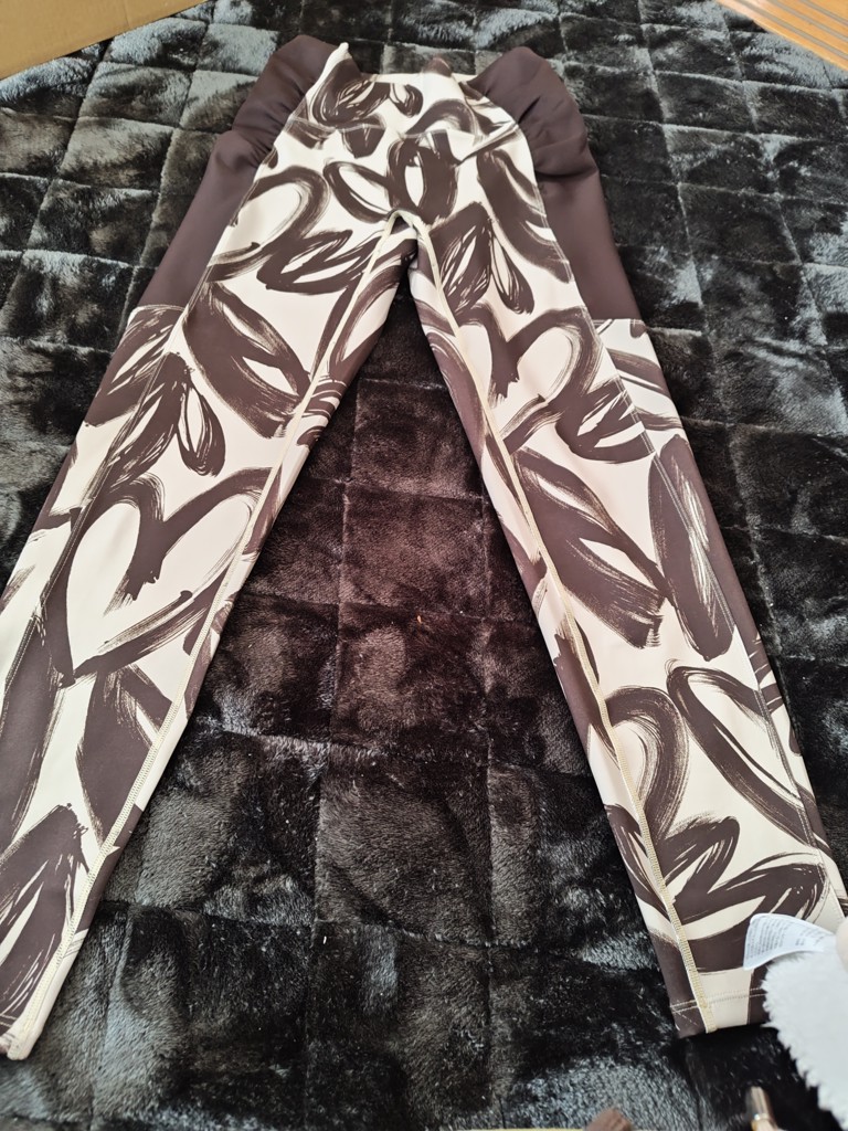 【SUKALA】ハートプリントサイドギャザーレギンス　ベージュゴールド　Mサイズ SUKALA】ハートプリントサイドギャザーレギンス(Lサイズ ルビーピンク