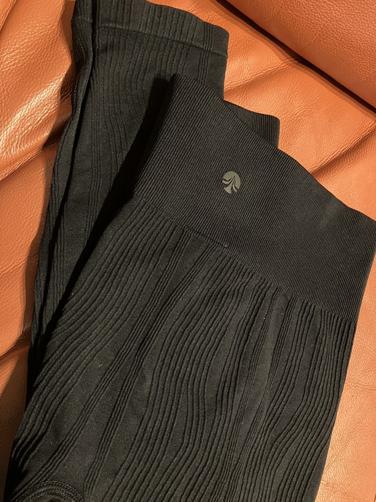 新品☆SUKALA ウエーブリブアクティレギンス（オマケあり） SUKALA】ウエーブリブアクティブレギンス(Lサイズ ダーク