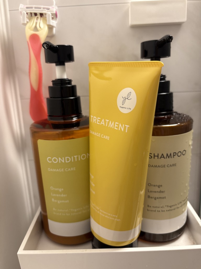 Yoganic Life シャンプーコンディショナートリートメント3点