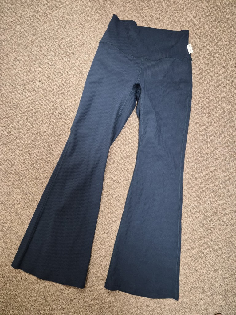 新品タグ付き】 【SUKALA】ベーシックフレアパンツ レギンス Lサイズ