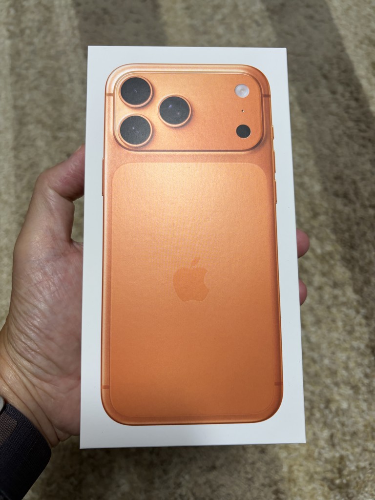 iPhone 17 Pro Max 256GB コズミックオレンジ: Apple Rewards Store