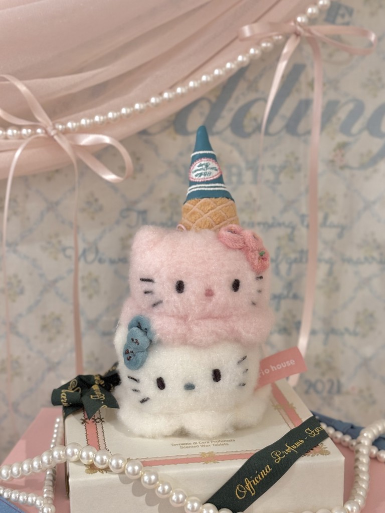 サンリオハウスHELLO ICE CREAM SHOPぬいぐるみチャームpink HELLO ICE CREAM SHOP 】ぬいぐるみチャーム(チャーム) │sanrio house