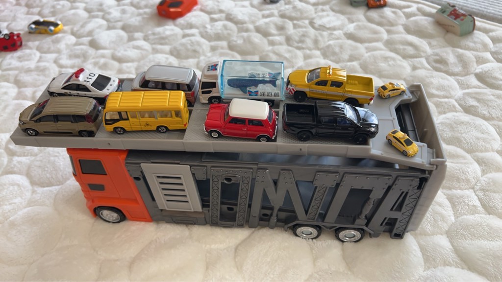 トミカワールド 大回転発車!リモコンビッグキャリアカー｜トミカ