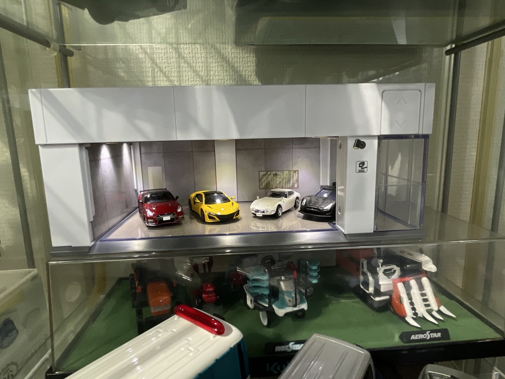 トミカプレミアム tomica GARAGE SILVER WHITE Standard Edition