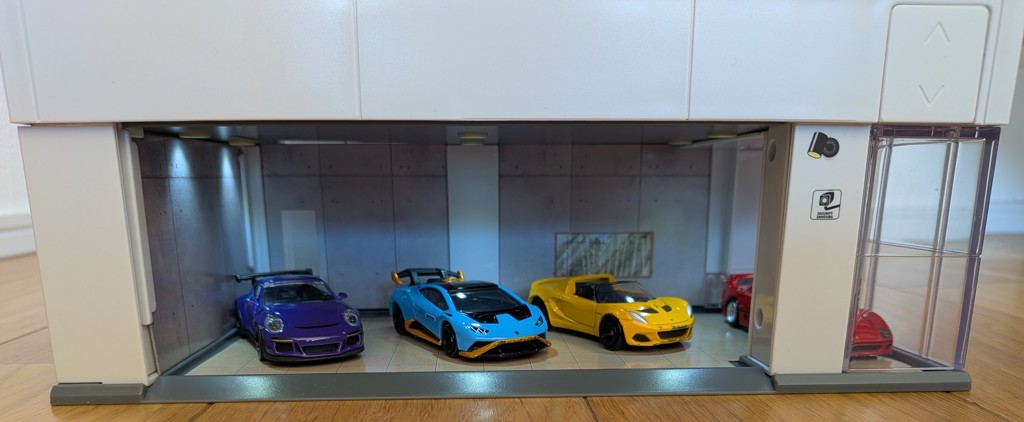 トミカプレミアム tomica GARAGE SILVER WHITE Standard Edition