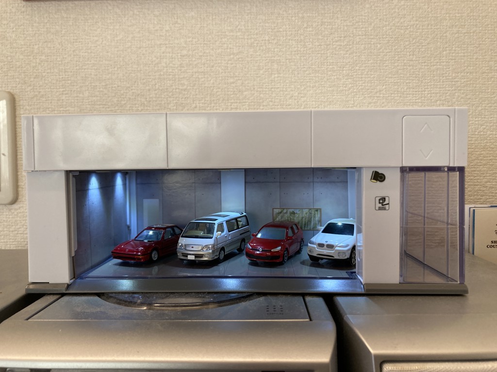 トミカプレミアム tomica GARAGE SILVER WHITE Standard Edition