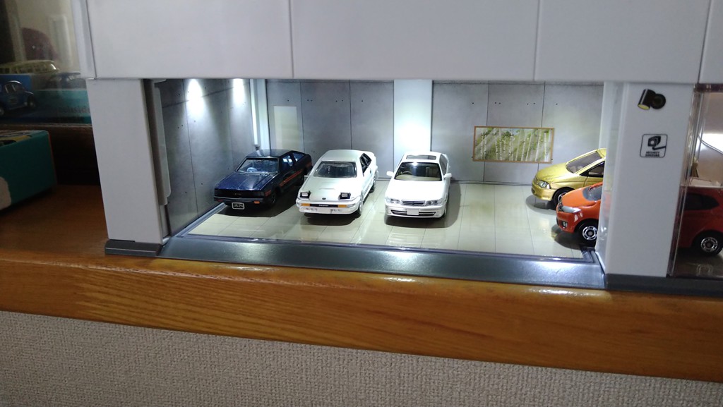 トミカプレミアム tomica GARAGE SILVER WHITE Standard Edition