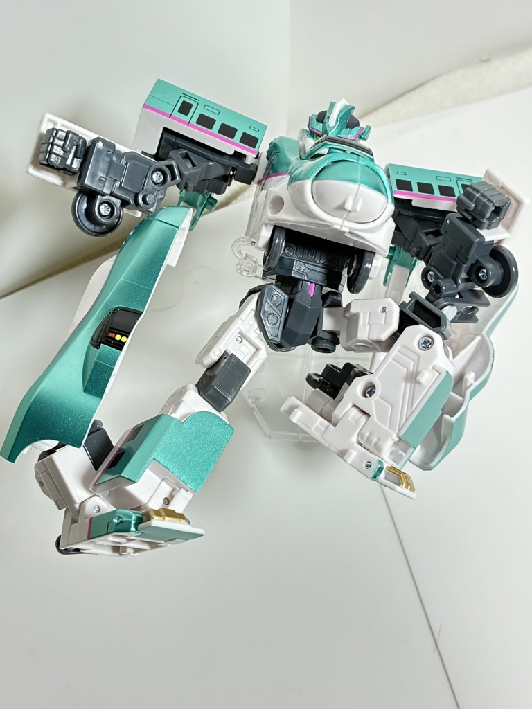 Shinkansen Transforming Robo SGX01 Shinkalion E5 Hayabusa