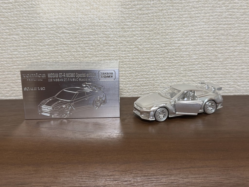 トミカプレミアム 日産 NISSAN GT-R NISMO Special edition Aluminum