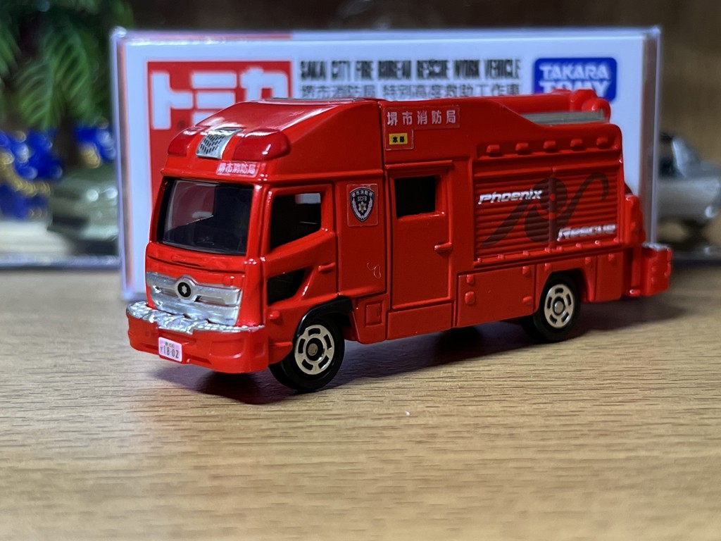TOMICA No.32 Sakai City Fire Department Special Advanced Rescue