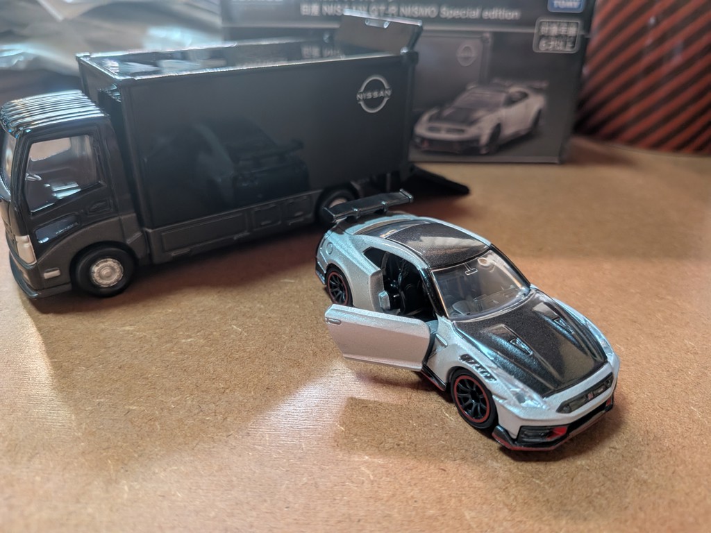 トミカプレミアム tomicaトランスポーター 日産 NISSAN GT-R NISMO