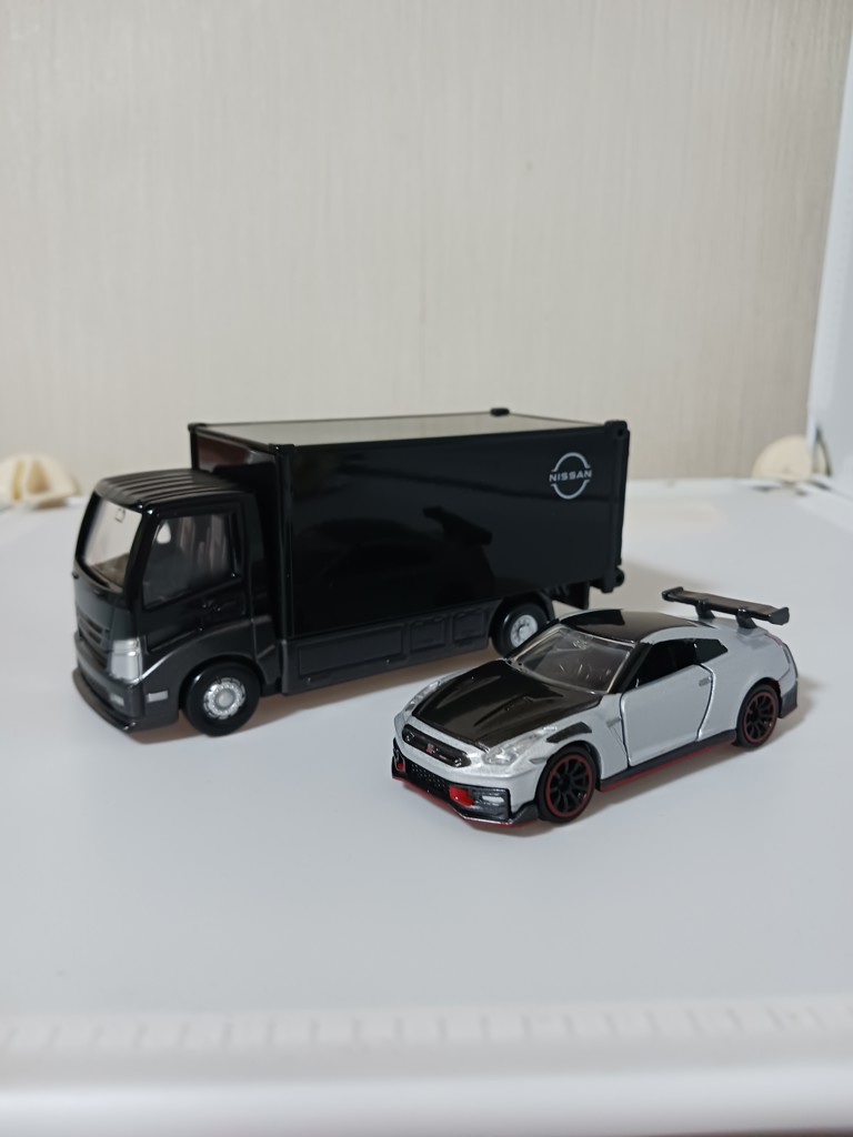 トミカプレミアム tomicaトランスポーター 日産 NISSAN GT-R NISMO