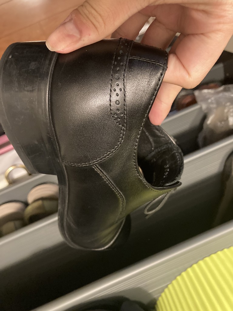 KATHARINE HAMNETT LONDON 内羽根プレーントウドレスシューズ 03955