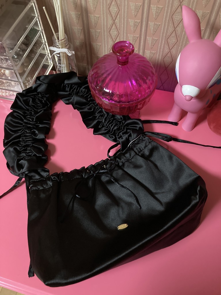 LILY BROWN Lingerie】サテンギャザーバケットバッグ(バッグ