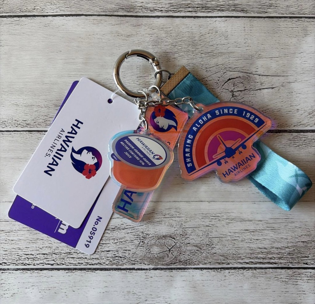 PLAZA BASICS HAWAIIAN AIRLINES ハワイアン航空 チャーム(ピンク