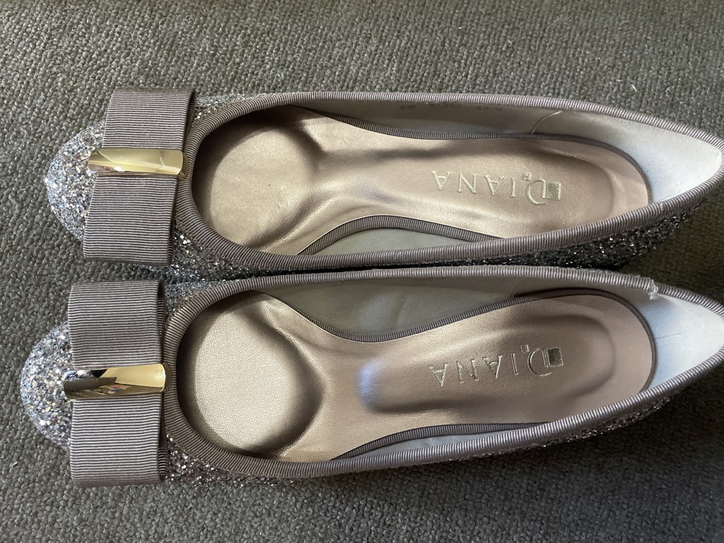 未使用級】ダイアナ シルバー グリッター フラットシューズ ブライダル