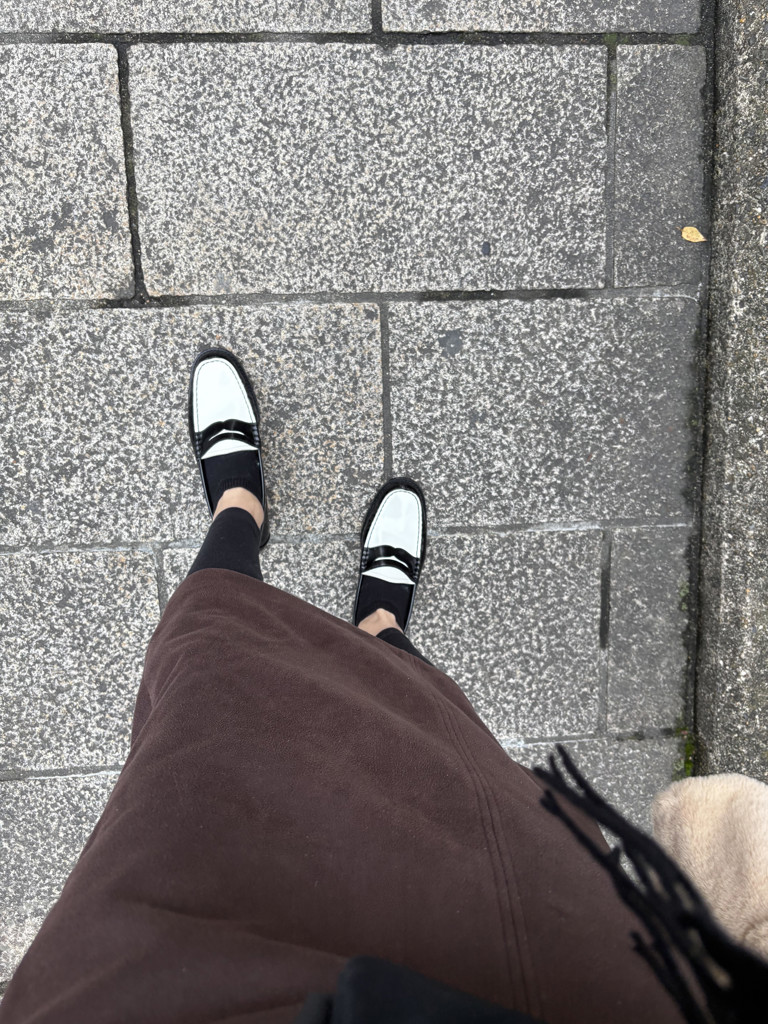 DIANA ダイアナ タッセルローファー パンチング レザー ブラック 25 DIANA ダイアナ タッセルローファー パンチング レザー ブラック