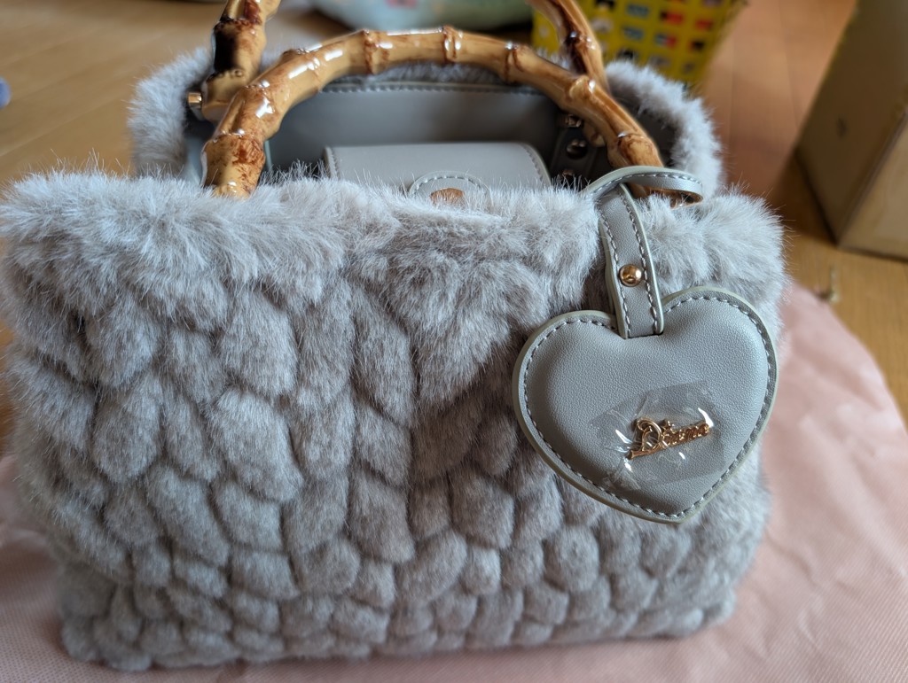 新品 DIANA ビジュー付きファーバッグ 靴・バッグのダイアナ通販サイト ｜ PE5704: バッグ 【dianashoes.com】