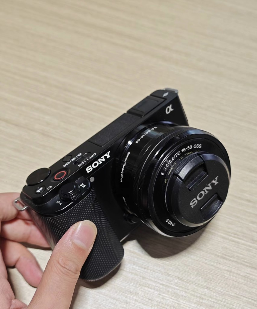 SONYソニーミラーレスー眼VLOGCAM ZV-E10YB ズームレンズ Amazon | SONY(ソニー) Vlog用カメラ レンズ交換式VLOGCAM APS-C