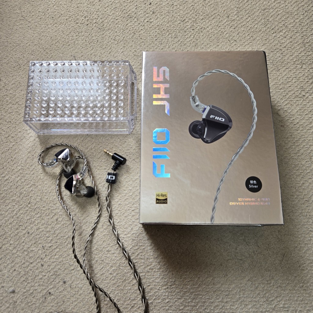 【美品】FIIO JH5 イヤホン（延長保証4年） FIIO JH5 Black FIO-IEM-JH5-B – エミライダイレクトストア
