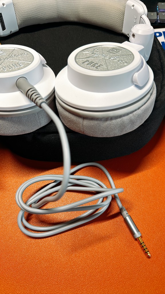 ヘッドホン ULTRASONE Signature PURE WHITE Amazon.com: ULTRASONE Signature Pure White Limited