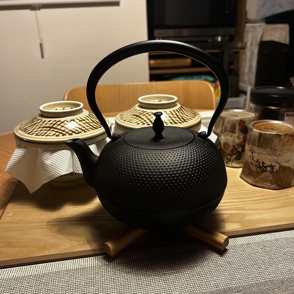 及源鋳造 南部鉄瓶 観月アラレ 1.2L｜食卓の道具｜中川政七商店 公式サイト