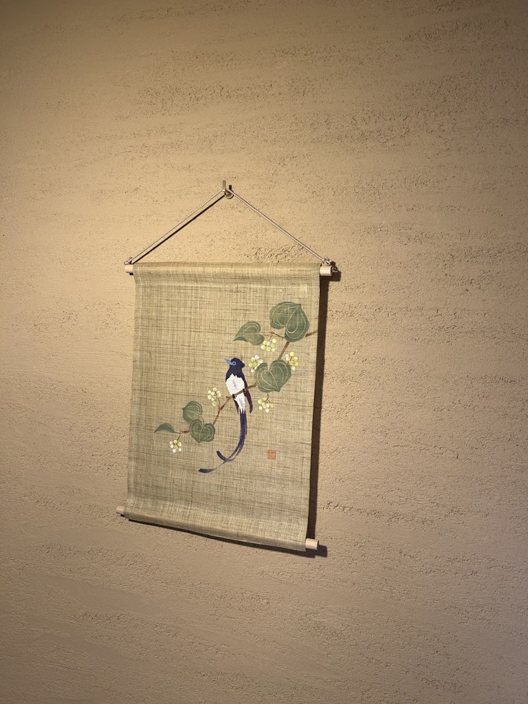 WEB限定】十二ヶ月のタペストリー 花鳥画 八月「山帰来(さんきらい）と