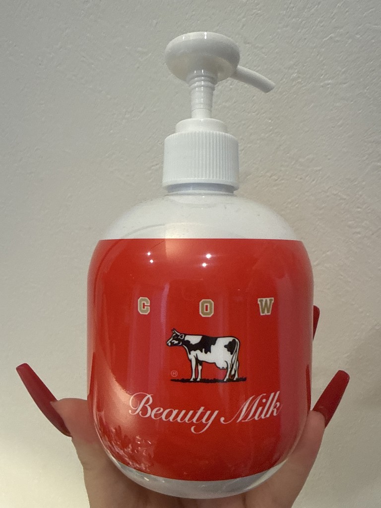 カウブランド赤箱 ビューティミルク(直径7.5×高さ13㎝ / 346g（容器