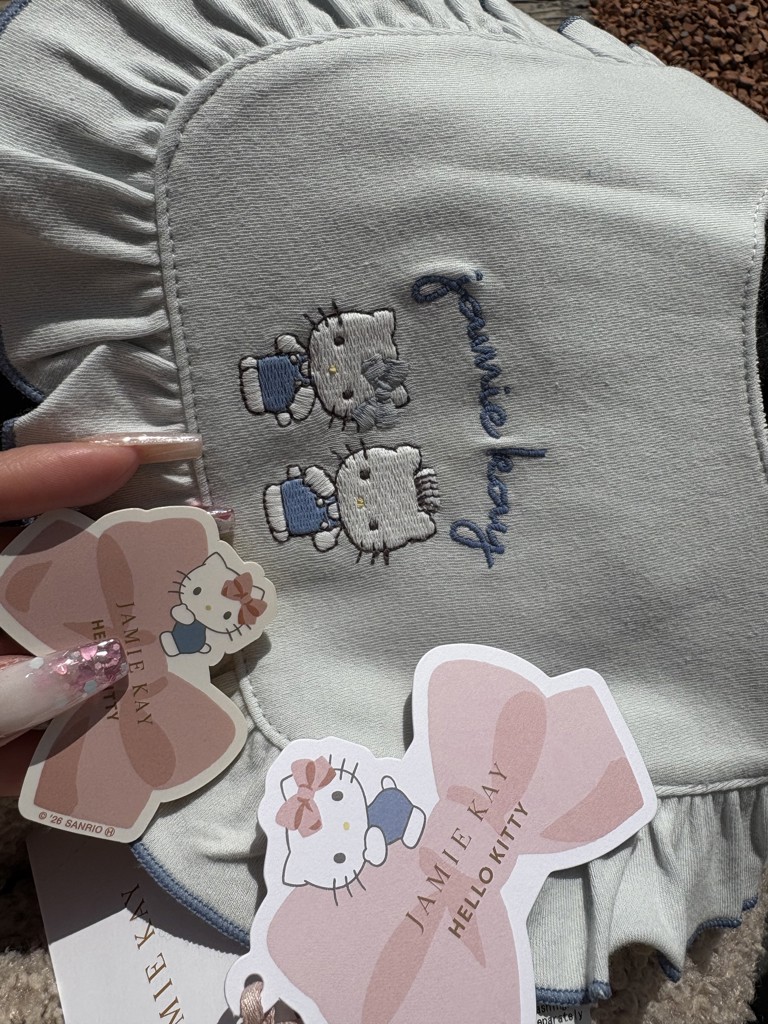 HELLO KITTY】フリルスタイ(グッズ・アクセサリー) │ JAMIE KAY
