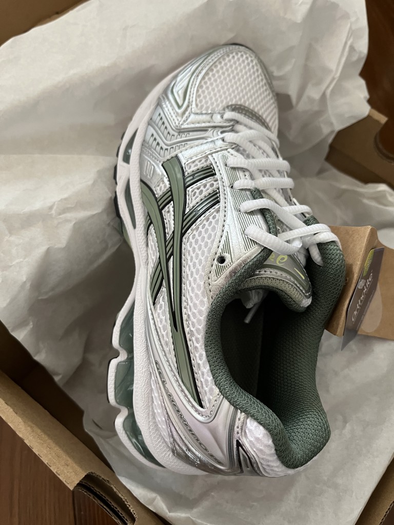 ASICS】GEL-KAYANO 14(スニーカー)｜シューズ｜emmi（エミ）の通販