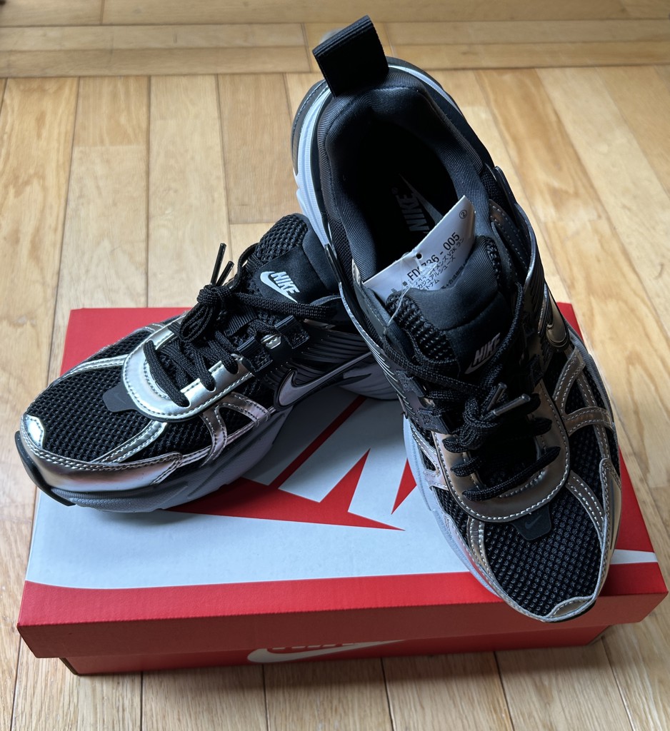 NIKE】V2K RUN(スニーカー)｜シューズ｜emmi（エミ）の通販サイト 【公式】