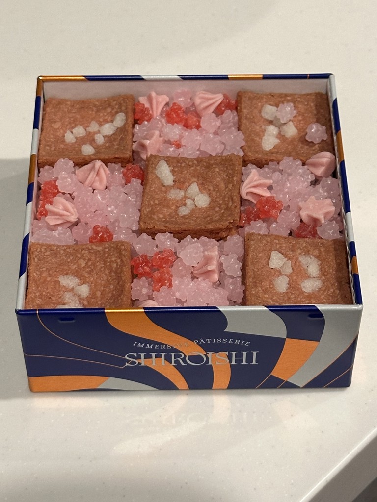 しろいし洋菓子店のクッキー缶＆フラワーボックス | ベイク オンライン