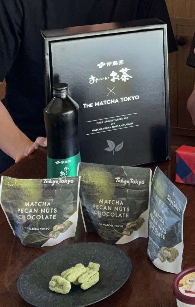 瓶 お～いお茶「Kinko-cho」とTHE MATCHA TOKYO「ペカンナッツショコラ