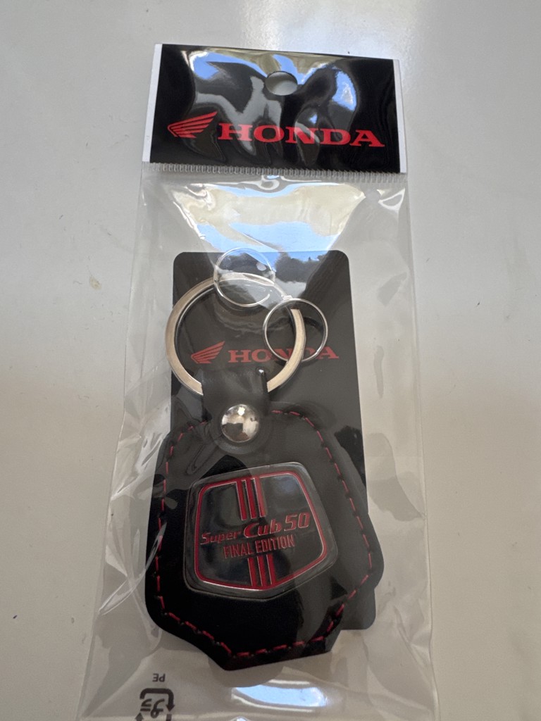 メタルキーホルダー C50 FINAL(F K（ブラック）): ウェア・グッズ