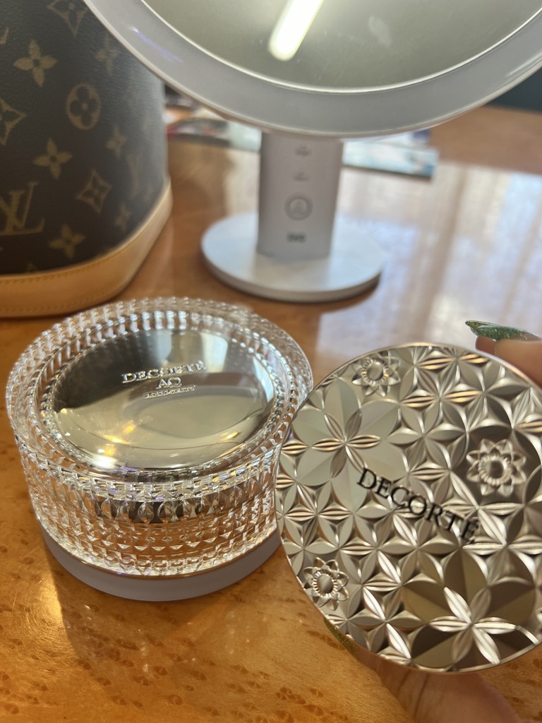 ＡＱ ミリオリティ フェイスパウダー ｎ コスメデコルテ / AQ ミリオリティ フェイスパウダー nの公式