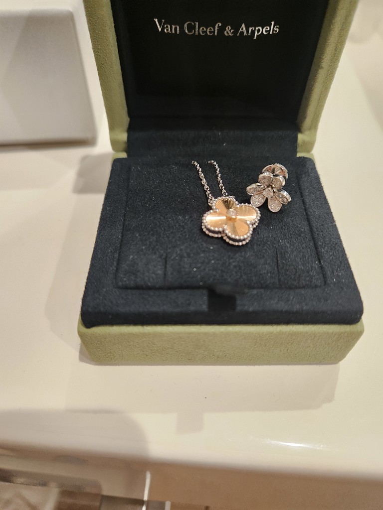 VCA ヴァンクリーフ　刻印18kt アンティーク　ヴィンテージ　ねり　バングル ヴァンクリーフ＆アーペルヴィンテージアルハンブラ レディース