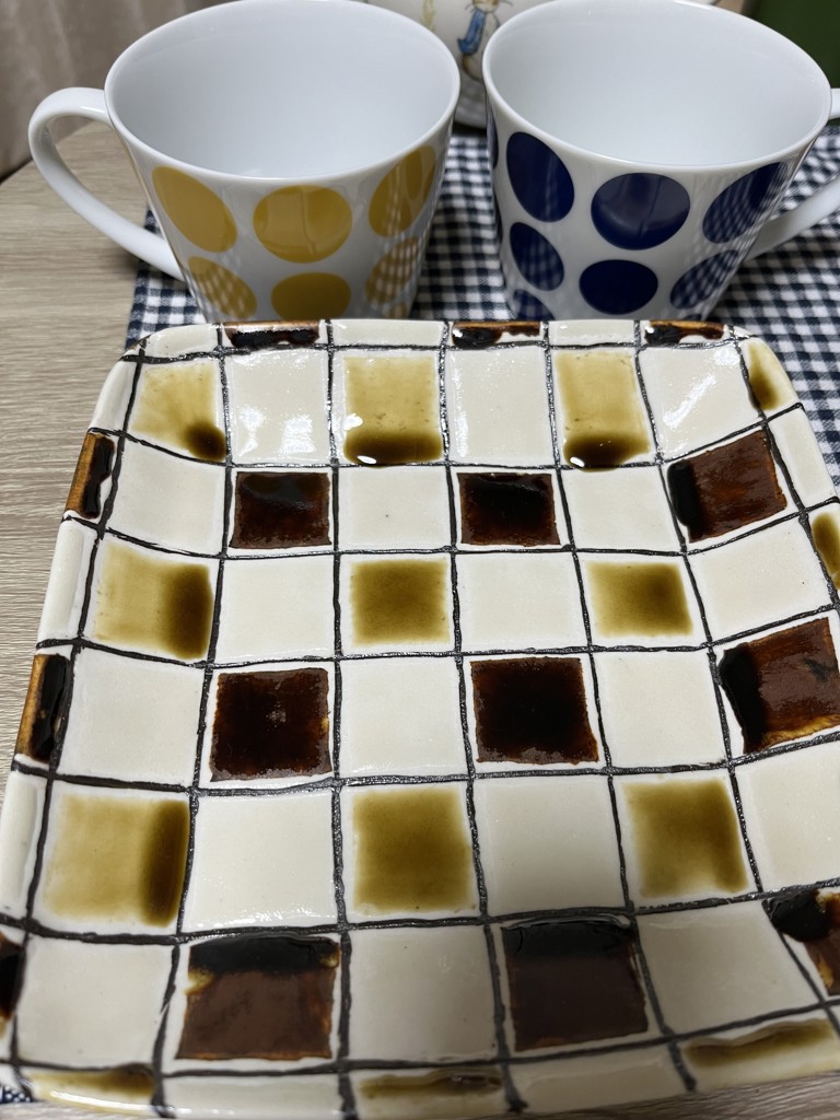 WEB限定】藤井敬之 三彩格子文角浅鉢 黄茶｜作家もの｜料理家 栗原