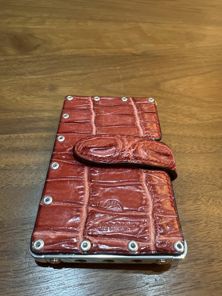 エアロコンセプト】Emijah(名刺入れ）クロコダイル革｜レッド Brand