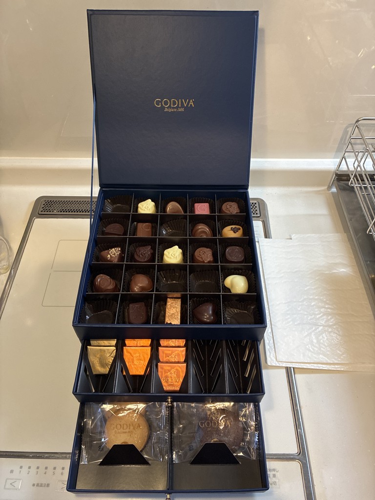 送料無料】ゴディバ ラグジュアリーボックス チョコレート75粒