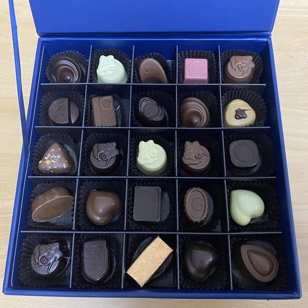 送料無料】ゴディバ ラグジュアリーボックス チョコレート75粒