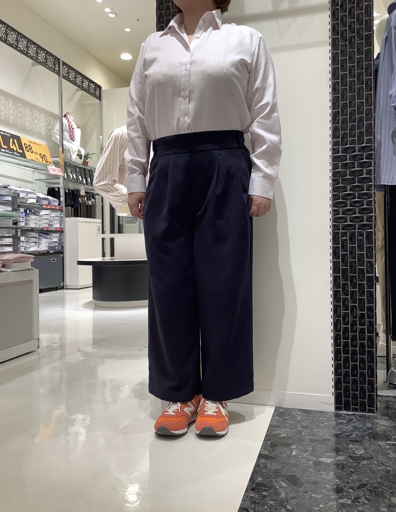 すみれ　UNIQLO ジャージースーツ上下（ブラック）とホワイトシャツ3点 ブラッシュドジャージーシャツジャケット セットアップ可能