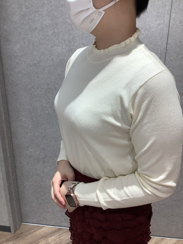 フリルネック ニットプルオーバー レディース(M オフホワイト): 東京