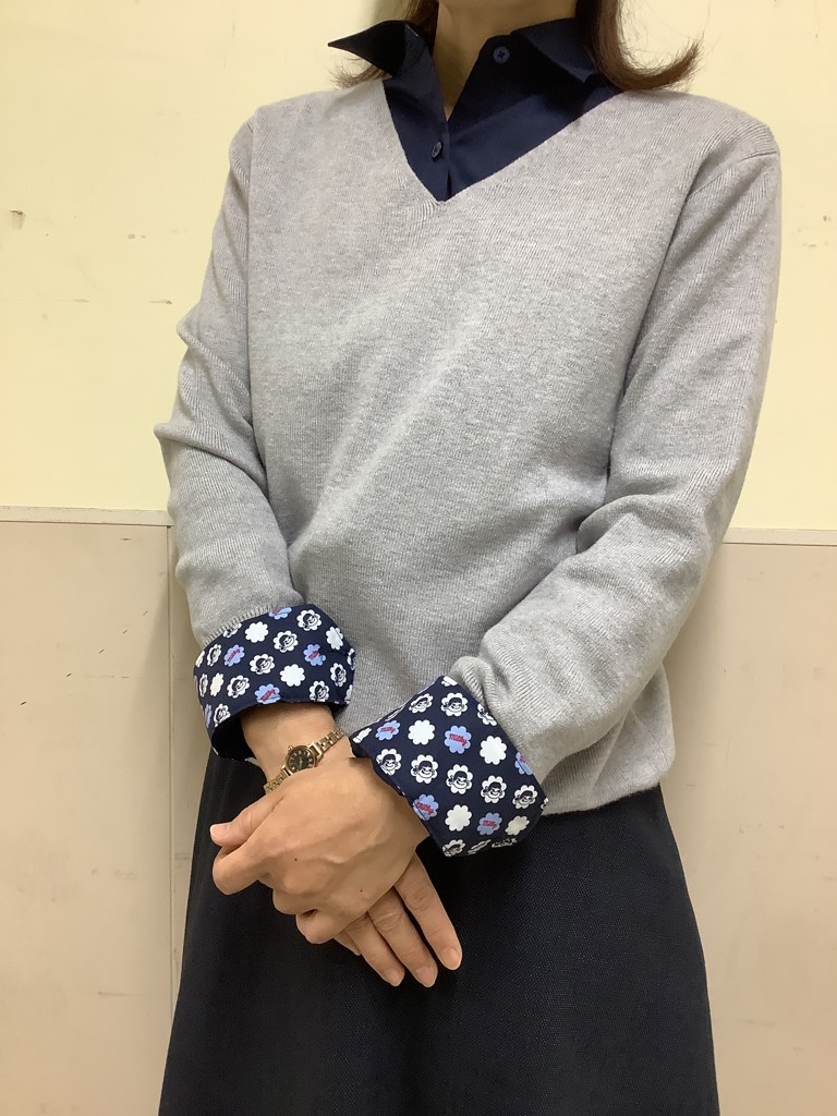 BURBERRYハウンドトゥースVネックニット Vネックニットプルオーバー ベーシック レディース(M グレー