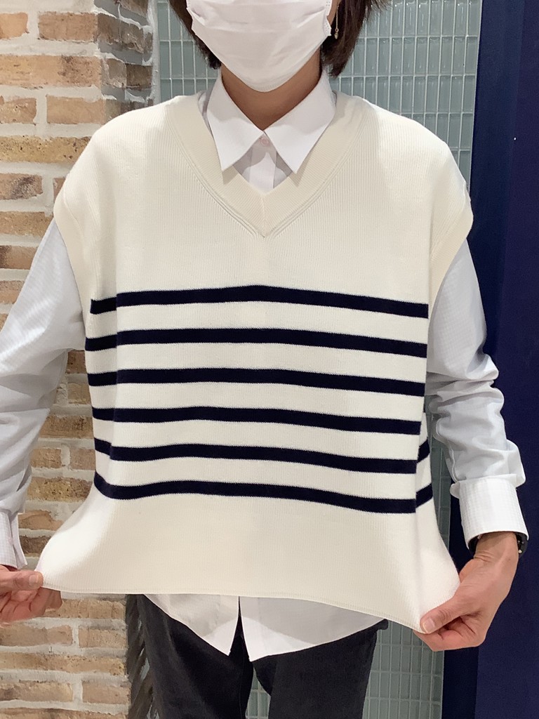 プランジングネックニットベスト　ホワイト ベスト ジレ サイドオープン クルーネックニットベスト