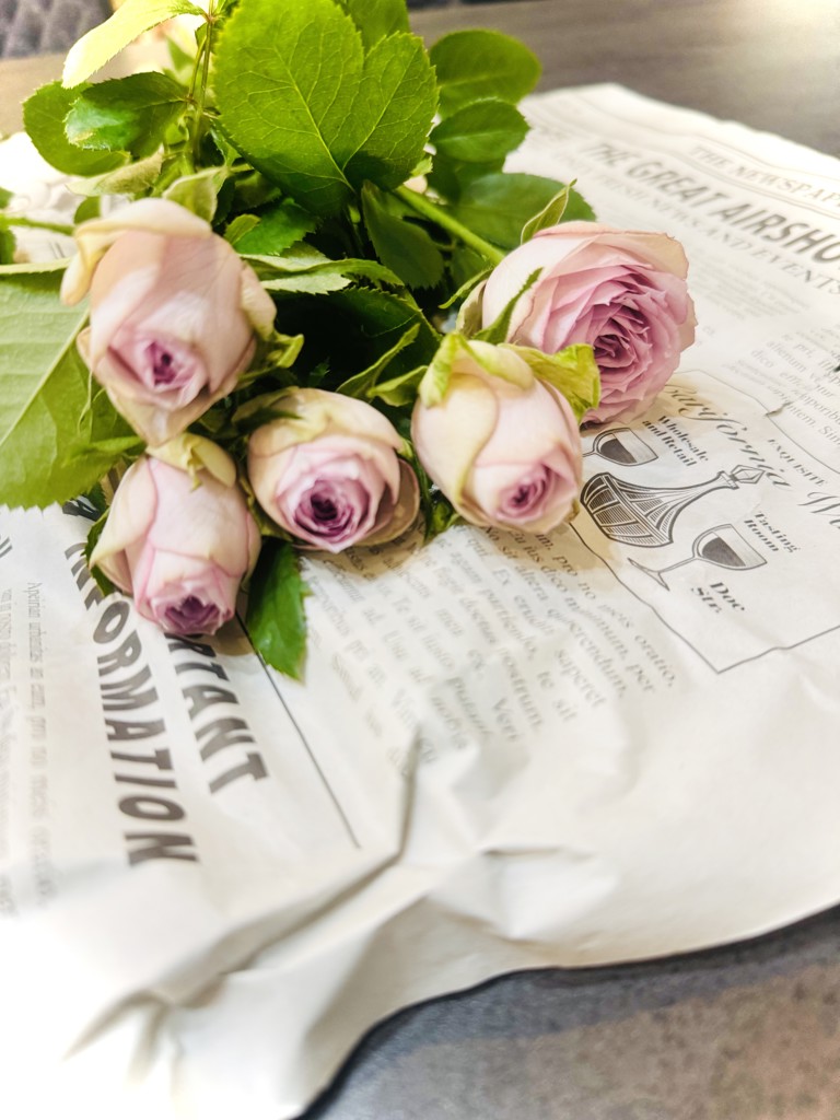 生花】バラ(紫) 品種おまかせ【60cm/山形県】｜Flower Smith