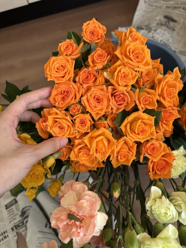 生花】スプレーバラ シンディ【オレンジ/70cm/静岡県】｜Flower Smith